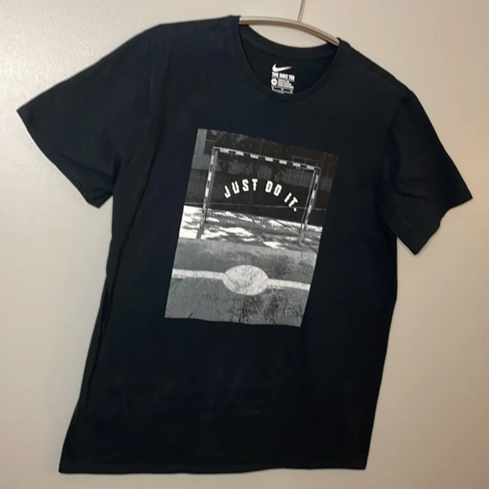 NIKE | Men’s NIKE “Just Do it” Soccer Black Shirt Size XL